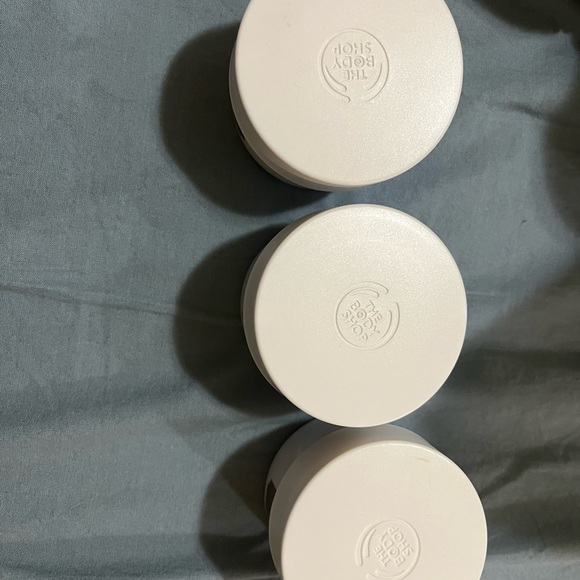 The body shop drops of light brightening day cream - Picture 3 of 3